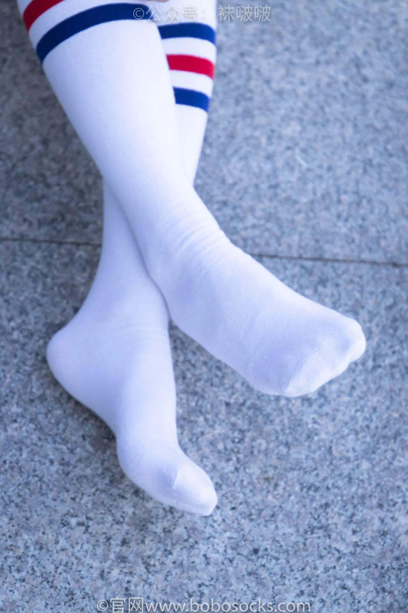 [BoBoSocks袜啵啵]NO.006 小米-运动鞋、白色小腿袜、裸足 [130P]插图4